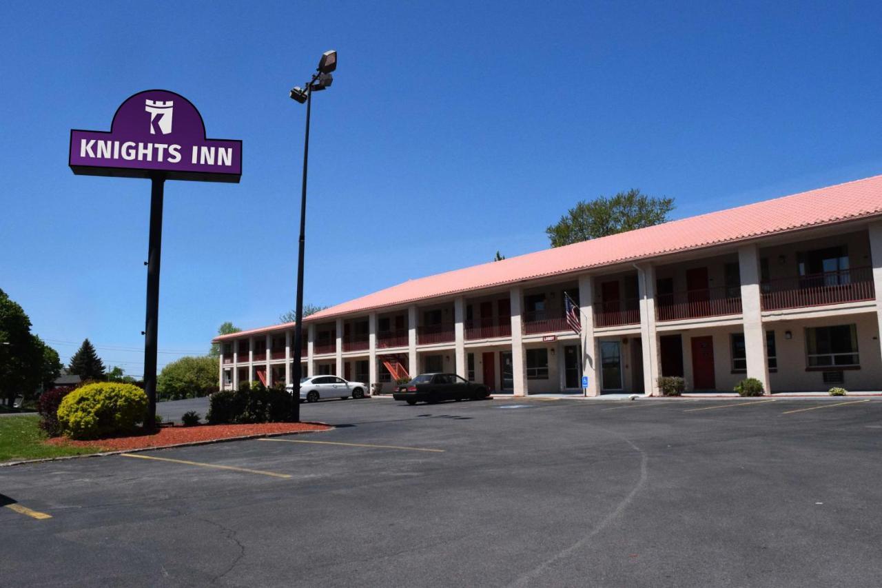 Knights Inn Oswego East Exterior photo