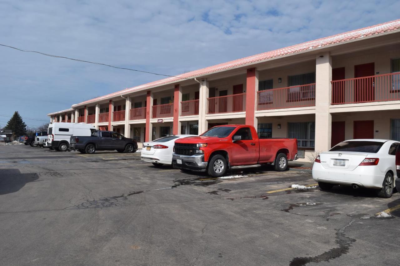 Knights Inn Oswego East Exterior photo