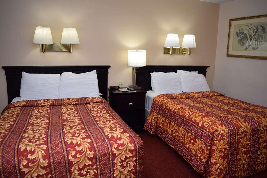 Knights Inn Oswego East Room photo